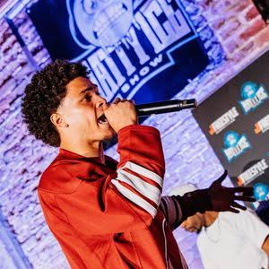 Deyton Jackson performing live at The Pattycake Show